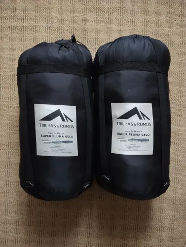 2 sacos de dormir Trilhas e Rumos - Super Pluma Gelo