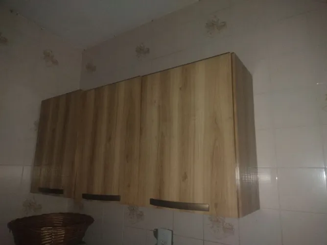 Armário e bancada pra vender logo
