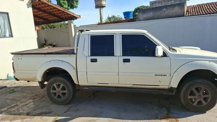 Mitsubishi L200 GLS 2.5 4X4 CD Diesel 2004