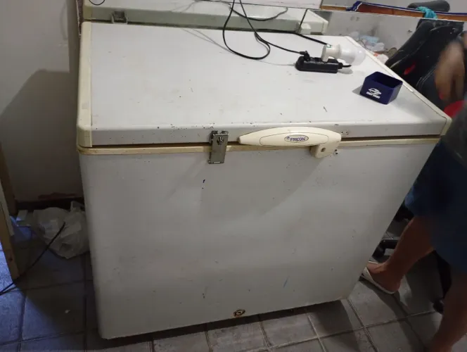 Freezer tudo bom funcionando tudo valor r$ 700 para vender logo só ligar *71 o zap