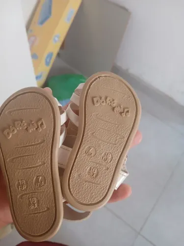 Vende se sandalia de bebê rn