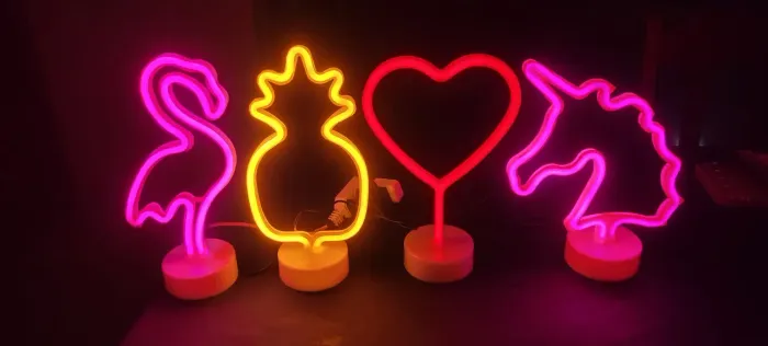 4 LINDAS LUMINÁRIAS NEONS PARA FESTAS
