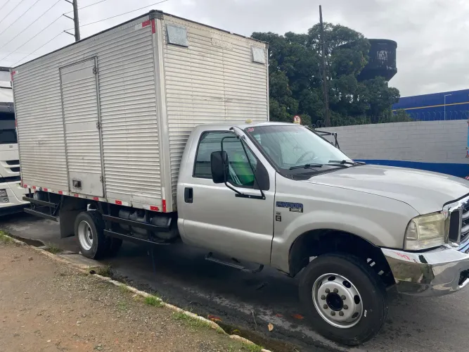 Vendo f4000 ano 2006 de conservação.125.000  