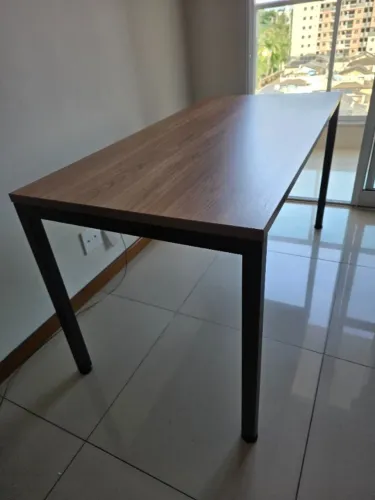 Mesa Smart premium 1400x700x740. Toque suave, cantos trabalhados.