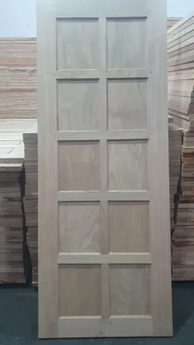 PORTA DE MADEIRA MACIÇA TAUARI 10 ALMOFADAS