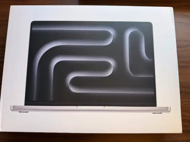 MacBook Pro - M5 Max - Lacrado