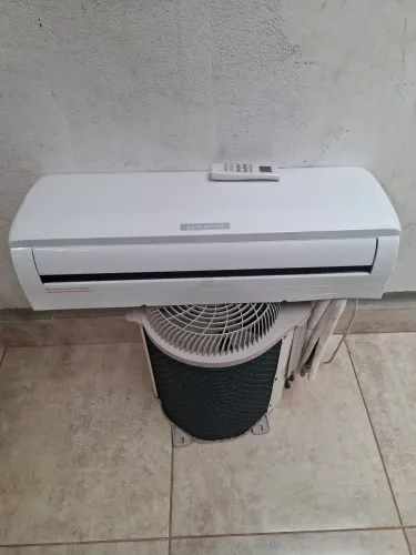 Arcondicionado agratto de 12mil btus, e um lg também de 12mil btus Convencional consinstar