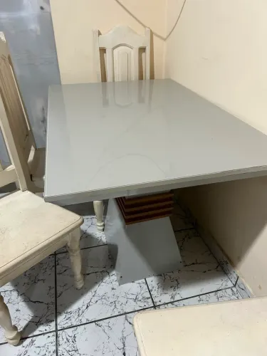 VENDE-SE MESA TAMPO COM TAMPO DE VIDRO