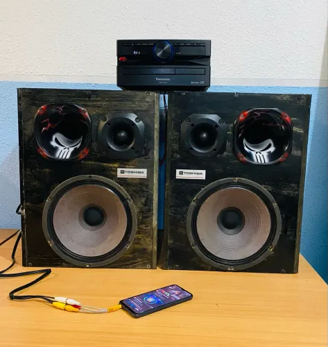 Aparelho de som com bluetooth e caixas super potentes 