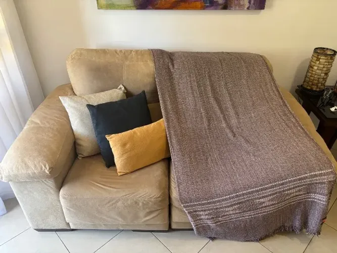 Sofá dois lugares retrátil com pequena avaria