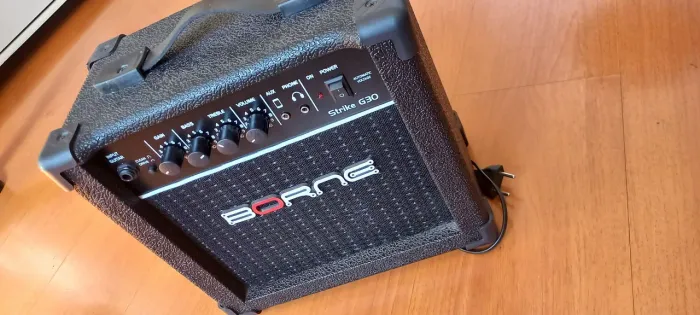 Amplificador Borne de guitarra  Strike 30
