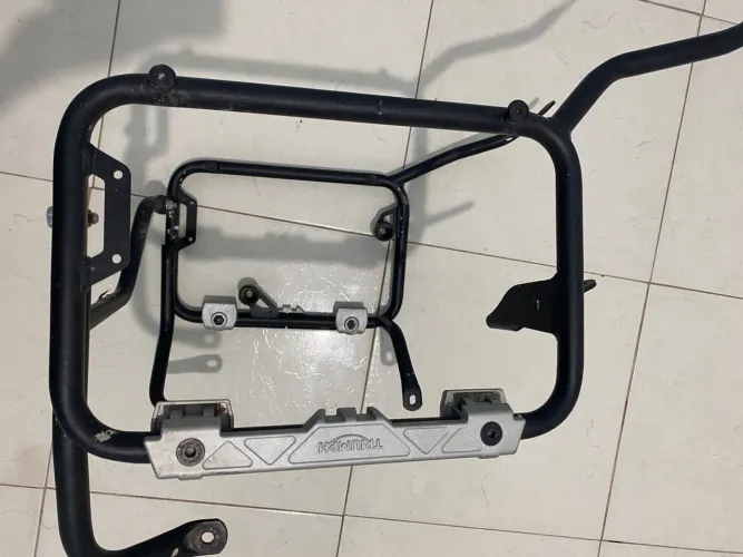 Suporte baú Tiger 800 triumph