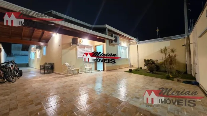 Imperdível oportunidade de compra com piscina : Casa de 3 quartos com suíte, 2 salas, 3 ba