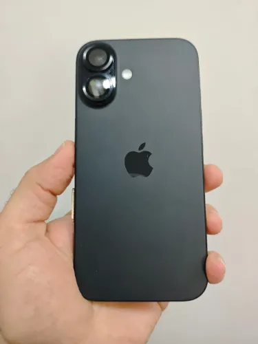 iPhone 16 na garantia e bateria 100%
