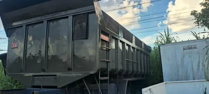 Caçamba basculante para cargo ou volks 10m³ em prefeito estado, ela não é de leque 