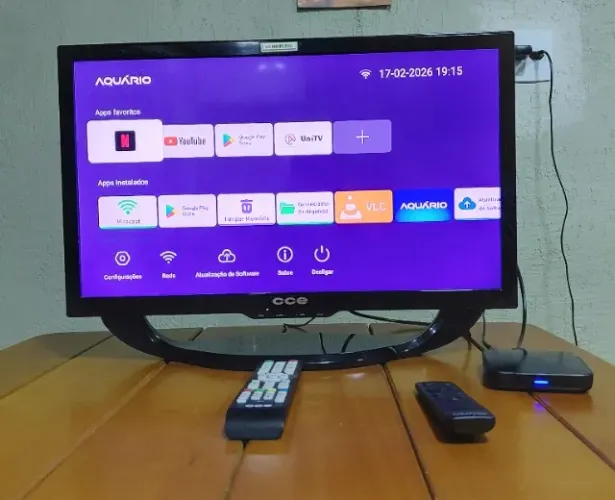 Vendo ótima TV LED 24 POLEGADAS, com conversor para Smart TV