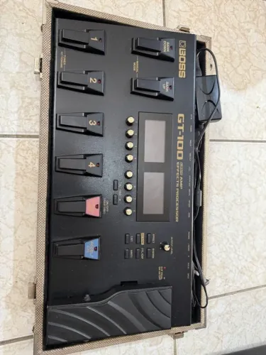 Pedaleira Boss GT100