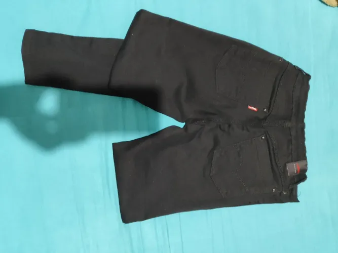 Calça Loopper feminina, n° 38, de stretch, cor preta, usou uma vez.