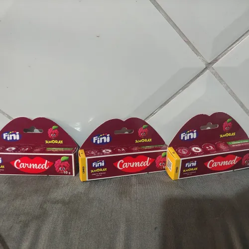 Lote hidratante labial carmed fini 3 por 30,00