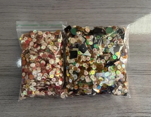 2 Sacos com lantejoulas/ paetê para artesanato.