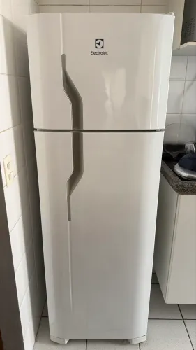 Geladeira Electrolux 260L Cycle Defrost 127V