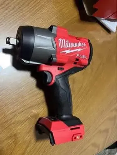 Milwaukee M18 FUEL 2967-21B Chave de Impacto 1/2" Alto Torque Nova na Caixa (EUA)