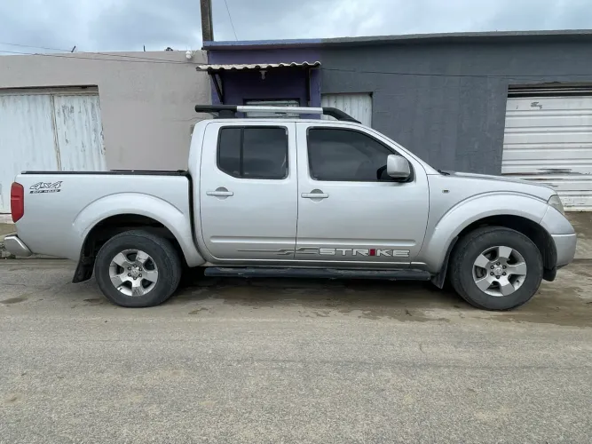 Nissan Frontier Se/se Strik CD 4X4 2.5 TB Dies. 2011