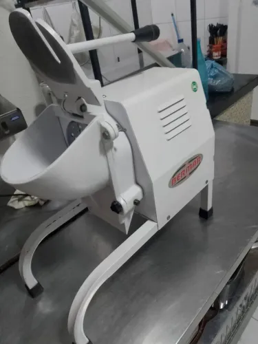 Vende se ralador de queijo e coco