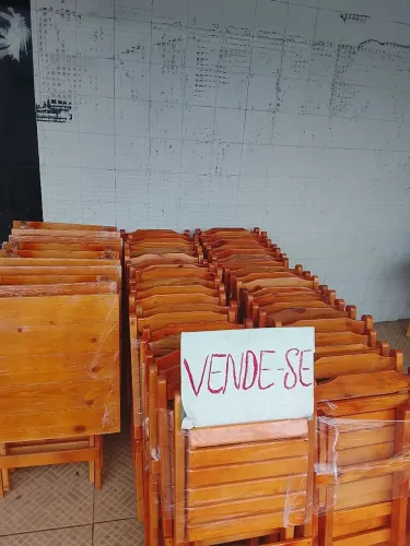 Mesas e cadeiras dobráveis 