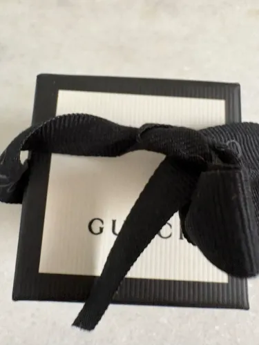 Caixa quadrada Gucci com extensor e alcinha