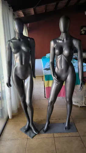 Manequins de fibra grafite dois femininos