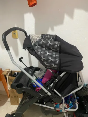 Vendo carrinho de bebê