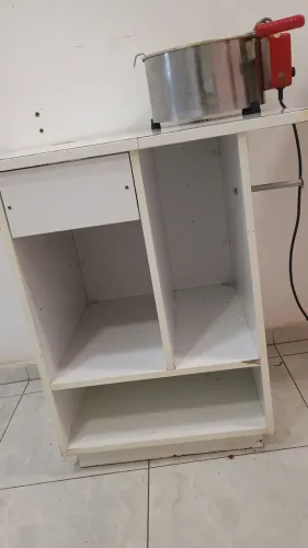 Mesa Auxiliar para Cozinha com Prateleiras - Compacta e Funcional