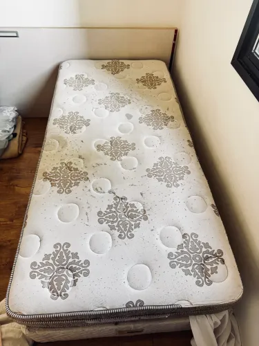 Cama de solteiro com colchão