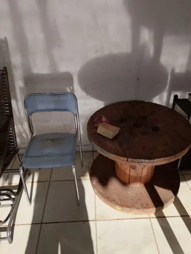 Mesa e cadeira