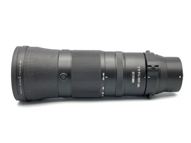 Lente Nikon NIKKOR Z 180-600mm f/5.6-6.3 VR com Bag, Caixa e Colar de Tripé