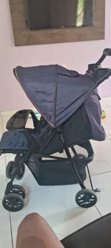 Carinho de bb mais cercadinho 600 reais Com marcas de uso está em perfeito estado 