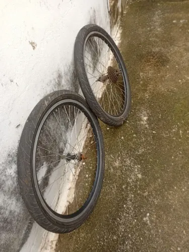 Vendo duas rodas de bicicleta aro 24