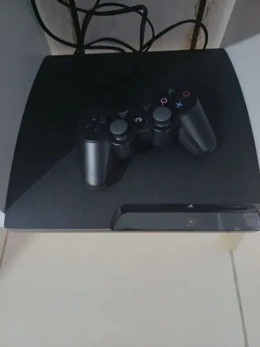 Vendo PS3 desbloqueado com um controle 