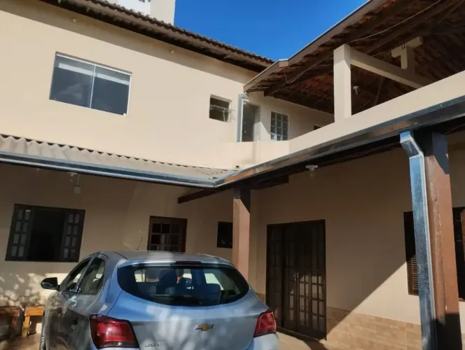 Excelente sobrado de esquina, construído em