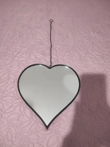 Espelho decorativo em formato de coração