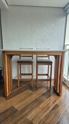 Bancada alta + banquetas