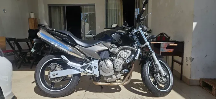 Hornet 600 mais nova de Maringá.