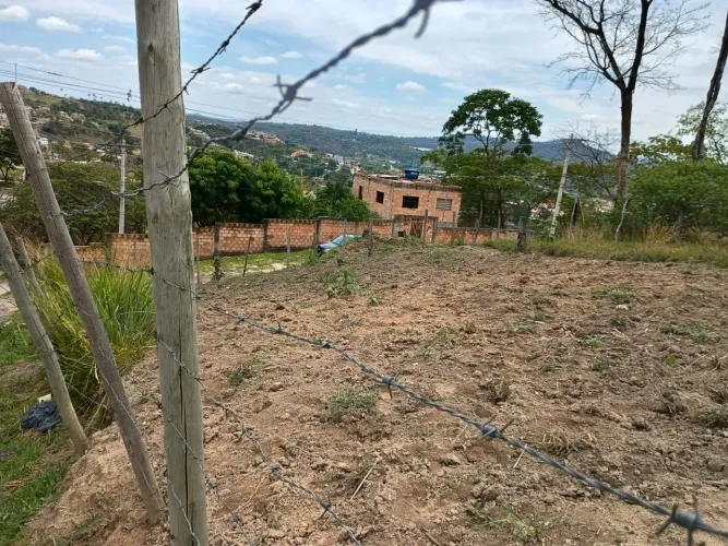 Lote de esquina no bairro Getsemani