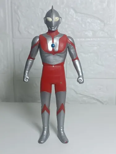 Boneco Ultraman 17 cm Bandai