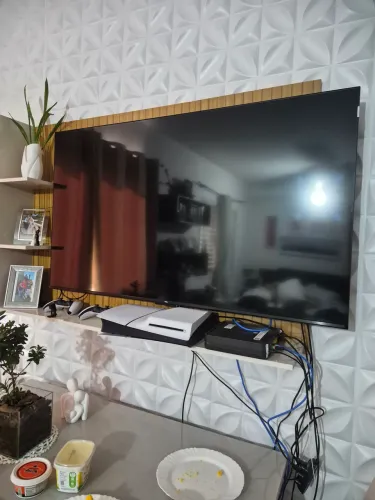 Painel TV 50 polegadas 2 meses de uso ja montado