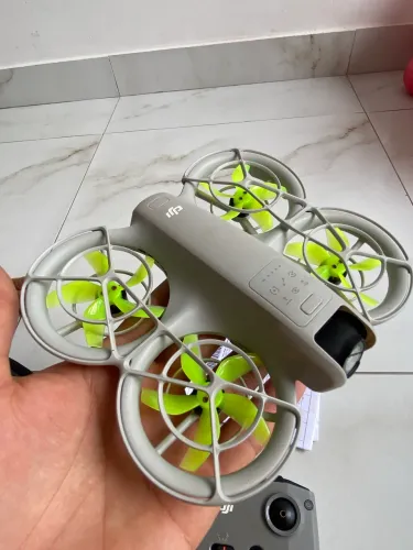 DJI neo