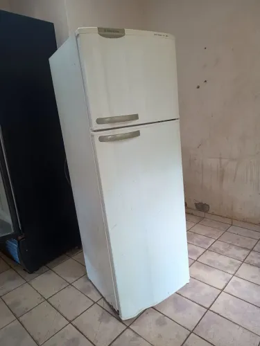 Geladeira retirada de peças 