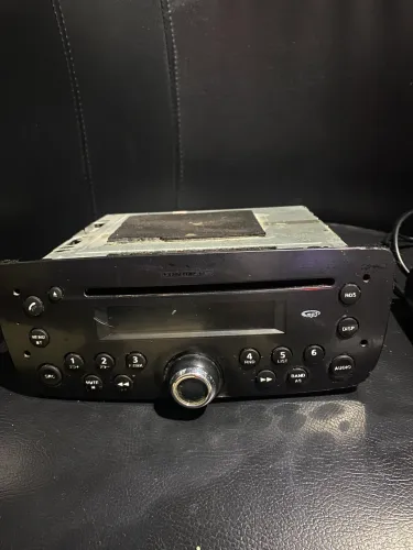 Rádio original da Fiat.