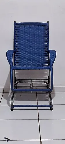 Cadeira de balanço pequena 